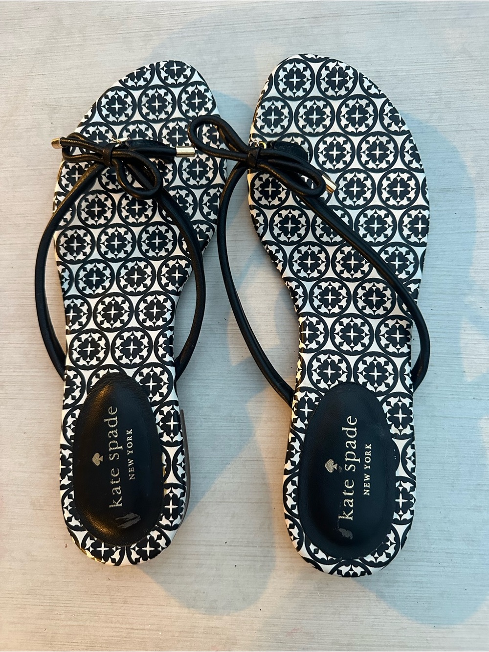 Kate Spade ♠️ Mystic ♠️ Black & White Thong Sandals Flip Flops ♠️ Size 9.5
